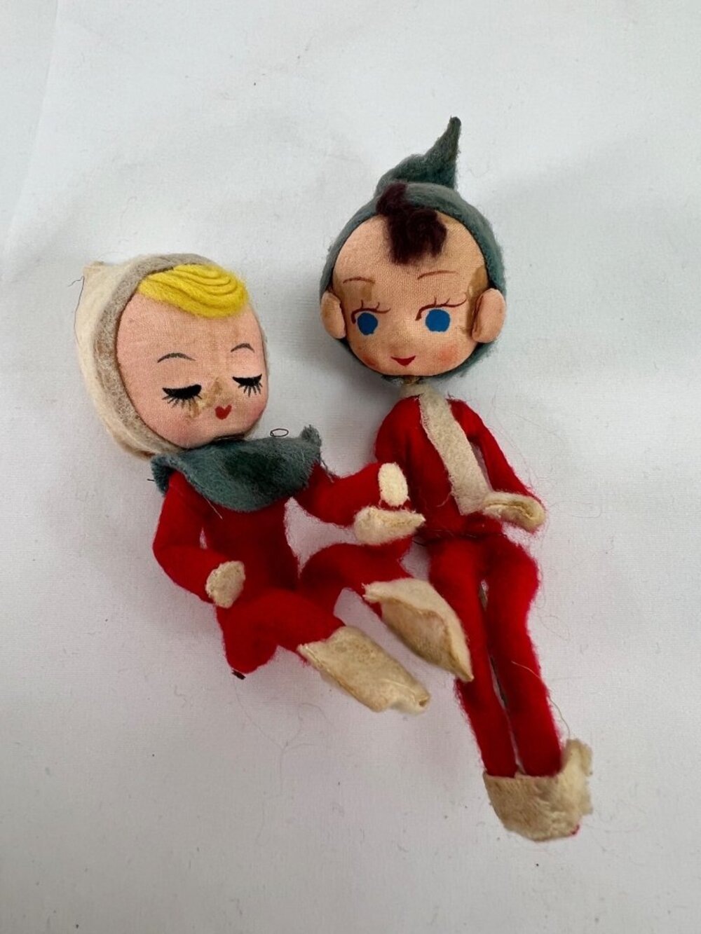 VTG Pixie Elf Posable Knee Hugger Pair Of Felt Christmas Elf Ornaments